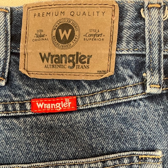 Wrangler Men’s regular fit, 34/29. Straight leg, 5 pocket. Drk blue. - Picture 2 of 4